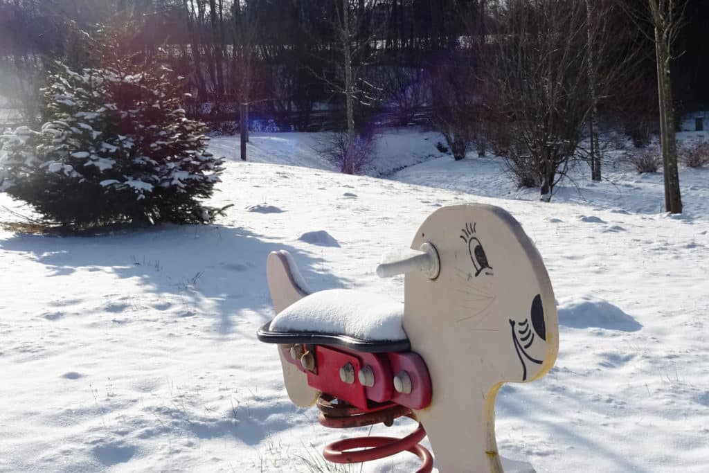 Aire de jeux du camping en hiver